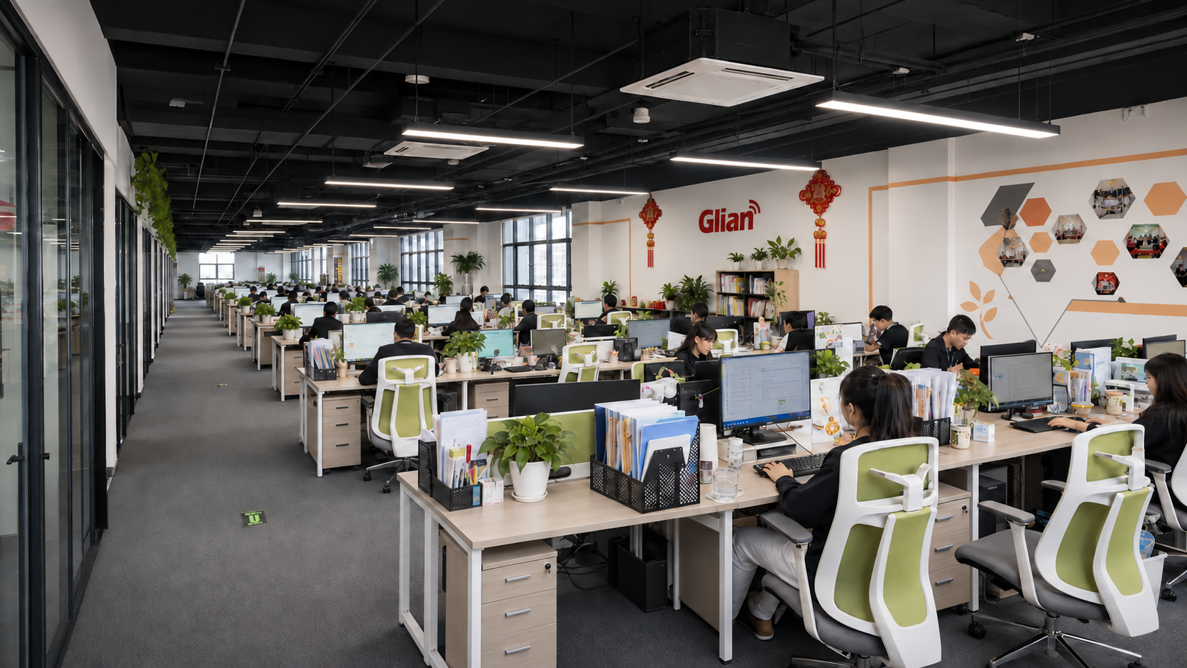 GlianEC has a rectangular open office area of about 1,500 square meters